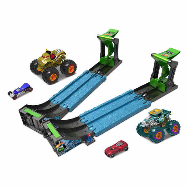 Hot Wheels Monster Trucks Roarin' Rumble Track Set HCJ77